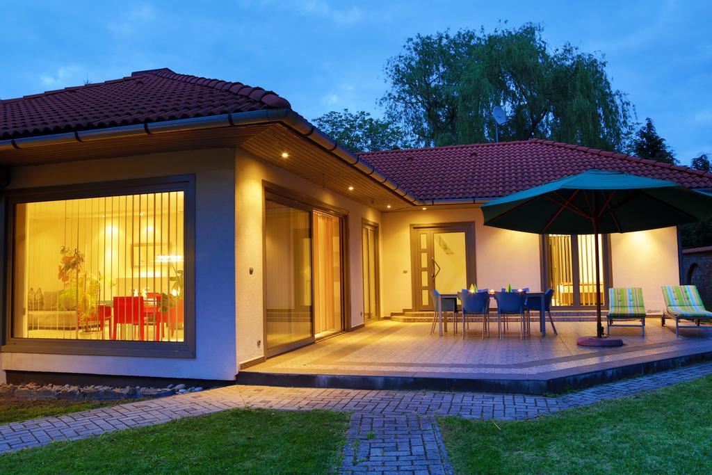 Villa Hajnal Nyaralohaz Balatonfenyves Exterior foto